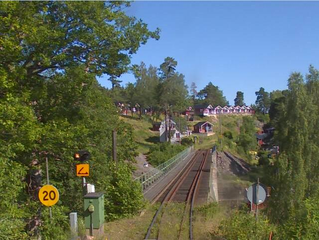Håverud Figur 4 Håverud järnvägsbro, 2015 Håverud järnvägsbro befinner på km 14 + 605 och sträcker sig 80 spm (BIS, 2016a). Överbyggnaden och underbyggnaden är från 1925.