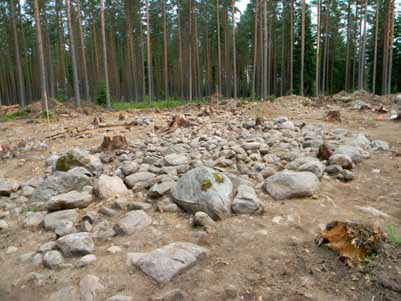 Resultat Sökschaktning De undersökta ytorna skulle enligt länsstyrelsen uppgå till minst en tredjedel av fornlämningens uppskattade totala yta.