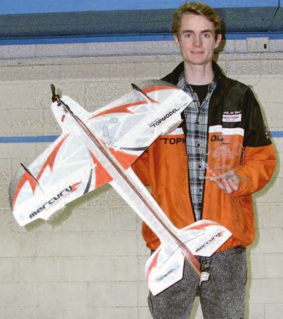 Ideellt arbete hedras På Svenska Flygsportförbundets årsstämma i mars 2011 tilldelades Roland Sjöstrand (Herrljunga Flygklubb) flygsportens förtjänstmedalj i guld nummer 48.
