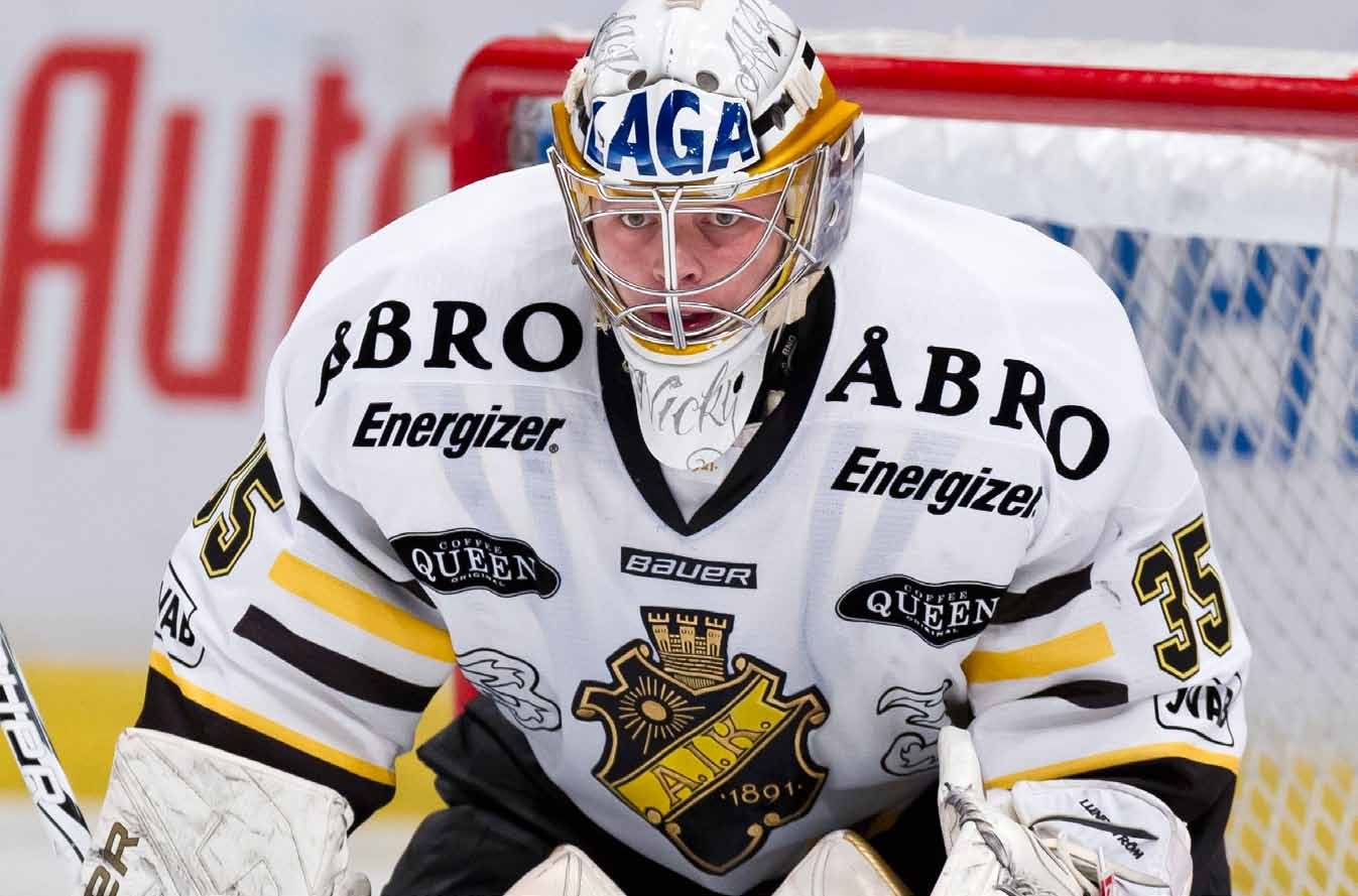 #35 NIKLAS LUNDSTRÖM Framgång föder framgång. Den 16 februari 2012 tändes en ny stjärna på hockeyhimlen.