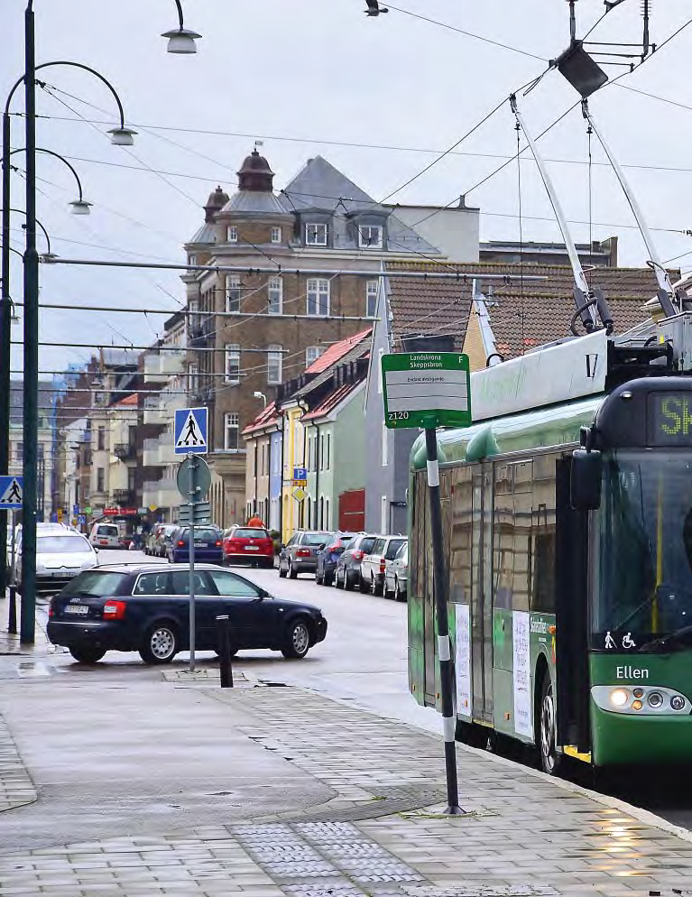 Kollektivtrafik Landskrona har goda kollektivtrafikförbindelser både med tåg och buss. Landskrona har tre tätorter med stationer för tågförbindelse.