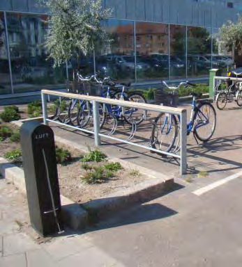 INLEDNING Bakgrund och syfte Som ett led i det fortsatta arbetet med trafikstrategin för Landskrona stad har en parkeringsplan tagits fram, med syfte att hantera det framtida parkeringsbehovet då