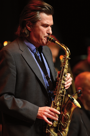 Under många år har Håkan Broström gjort sig känd som en begåvad instrumentalist, arrangör och kompositör. Han är en av Sveriges mest intressanta saxofonister och låtskrivare inom jazzgenren.