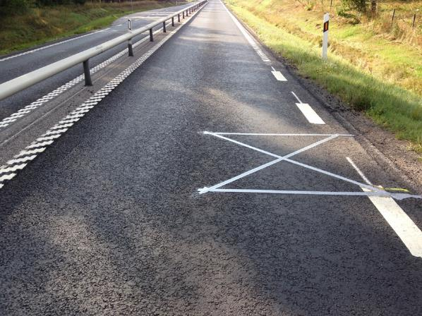 3. Method 3.1. Existing position measurement The existing measurement technique uses three coaxial cables which are fixed to the road surface in a reverse Z type formation.