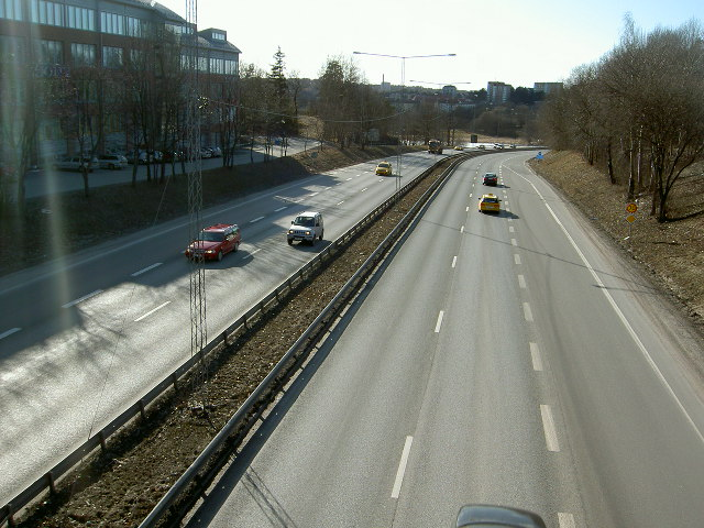 2. SYFTE Syftet med provsträckorna är att finna om merkostnaderna för de olika högpresterande bitumen betalar tillbaka sig i form av långsammare spårdjupsutveckling på vägytan.