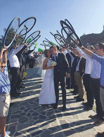 TRIATLON 19 Na svadbe RICHARDA VARGU nechýbali najlepší triatlonisti sveta Jonathan a Alistair Brownleeovci Ženích zobral Britov na Slovan Richard Varga a Magdaléna Machajdíková (dnes už Vargová) sa