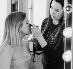 Du får en egen make up-väska och kan läsa in grundl. behörighet till högskolan.