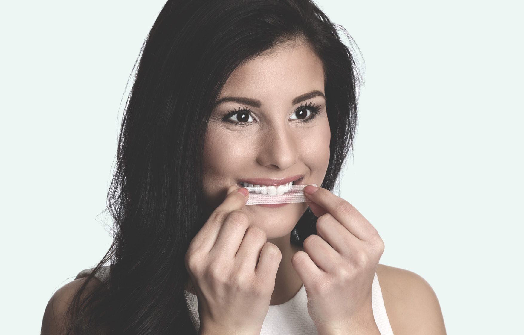 WHITENING evo STRIPS Brilliant Smiles Whitening evo strips är en tandblekningsprodukt för hemmabruk. Behandlingen är smidig att utföra på egen hand, effektiv och framförallt helt säker.