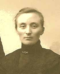 20-åring räddade skeppsbrutna 1895 Hjältinnan Beda fick tsarens ring Mats Carlsson Lénart Fyrmästardottern Beda Alm från Hållnäs var en av det sena 1800-talets hjältar i Sverige.