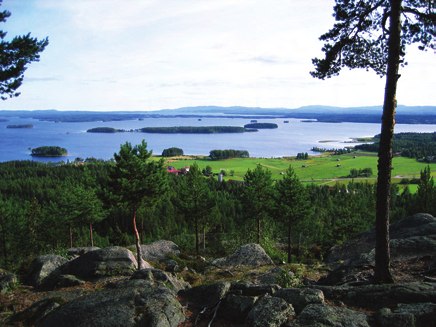 Hudiksvalls kommun Dellensjöarna är som ett litet hav De fantastiskt vackra Dellensjöarna hyser ett värde som kan ge oss sportfiskare riktig frossa. Då är det sjöarnas stora öringar jag syftar på.