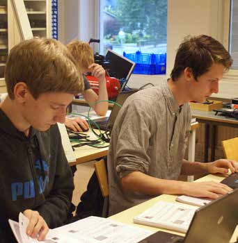 Teknikprogrammet Är du intresserad av teknik och gillar problemlösning? Då kanske teknikprogrammet är något för dig.