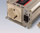148 Inverters Isolatorer 5493-300 5493-1000 5504-3600 5504-2000 Inverter 12-230V Inverter med ren sinusvåg, rekommenderas för extra stabil strömförsörjning av t.ex TV, PC m.m. Omformar 12 alt 24V till 230V 50Hz.