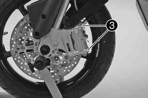 UNDERHÅLL AV CHASSI OCH MOTOR 89 Kontrollera om hjullagret är skadat eller slitet.» Om hjullagret är skadat eller slitet: Byt ut hjullagret.