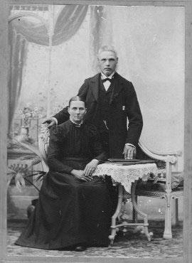 Anna Olausdotter och Johan Bengtsson Anna 1843-1925 / Johan 1846-1917 Torpet var beläget på en höjd och strax bortom låg ladugården.