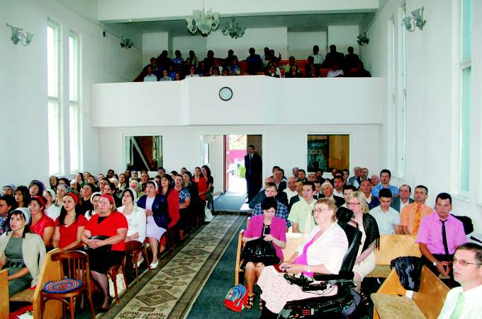 Den 26 Juni firade församlingen i Reghin en stor minneshögtid efter femton års verksamhet sedan kyrkans invigning.
