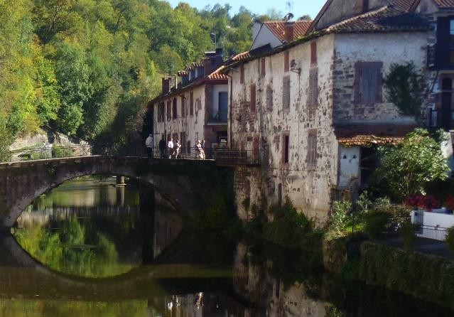 Via Podiensis, Le Puy-en-Velay St-Jean-Pied-de-Port, 36 nätter 11(13) Dag 35 Transfer Saint Palais Aroue, vandring Aroue - Larceveau Vandringen går idag genom ett öppet landskap och många små byar