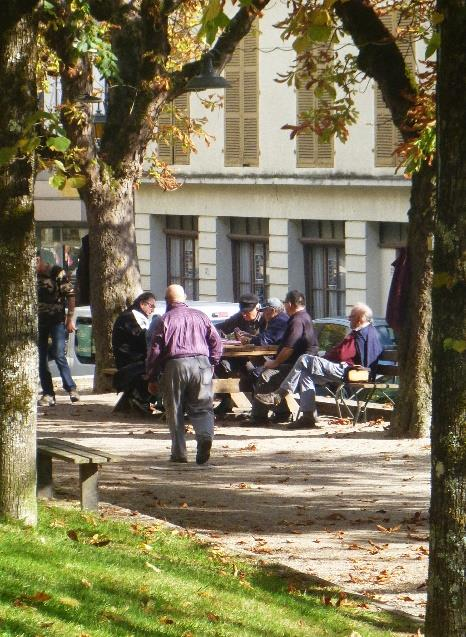 Via Podiensis, Le Puy-en-Velay St-Jean-Pied-de-Port, 36 nätter 6(13) matsäck för hela dagen. Detta kompenseras av utbudet i Limogne-en-Quercy som du når fram till på eftermiddagen.