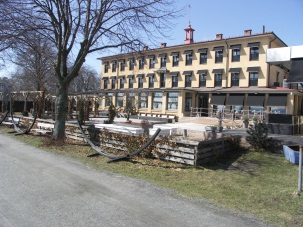 vinkeln mellan Krookska huset och det så kallade Tvärhuset, ritad av arkitekt Olle Mårtensson, byggdes 2011.