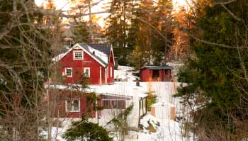 Nya bostäder i dessa perifera lägen handlar om undantagsfall i stil med uppbyggnad av nedbrunna hus. Det rör sig om storleksordningen 10 nya bostäder på trettio år.