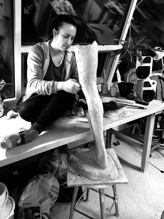 Test Den planerade metoden för skulpterandet var att bygga i verklig storlek och sen arbeta med tryckform för att bygga skulpturen i leran.