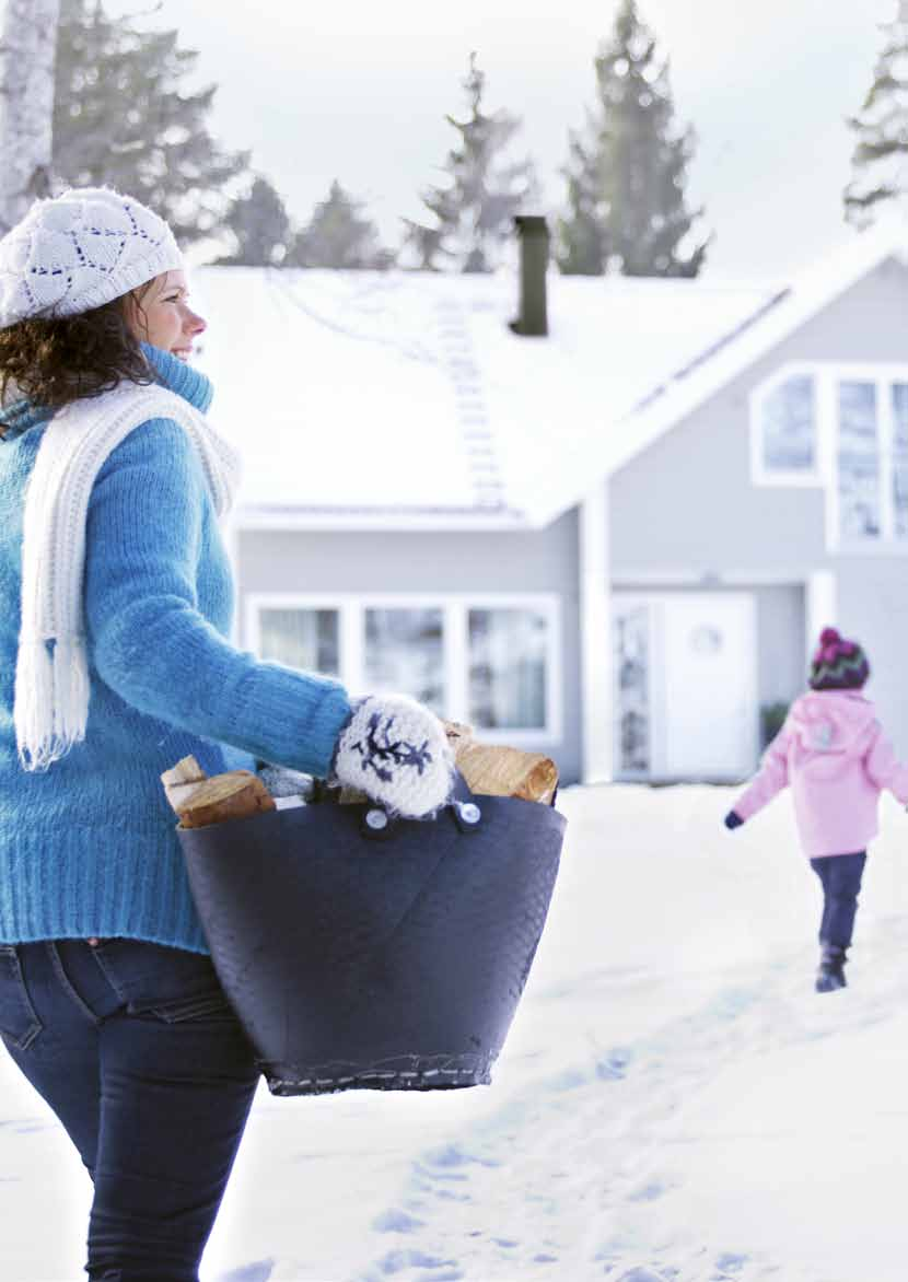 Vedeldning i en braskamin är ett perfekt komplement till den vanliga uppvärmningen.