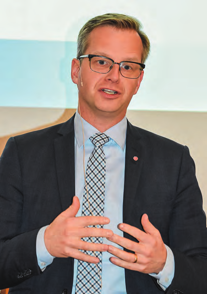 NOTERAT Smart industri ska nyindustrialisera Sverige D en 21 januari 2016 fattade regeringen beslut om en nyindustraliseringsstrategi för Sverige: Smart industri.