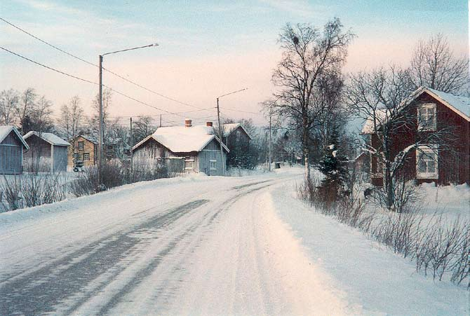 MARS 2012 Vintervy från Däliback i Havrasgränden, Övermalax Platsen kallas Däliback för att här har i förgången tid framställts tjära i en tjärdal.