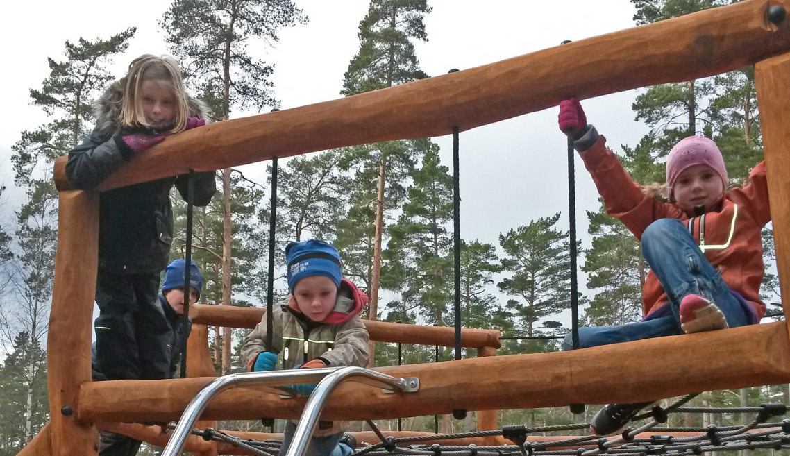 Svartbäcksmåla Skidbacken Nybro Slalomklubb räknar med att ha backen öppen 10.00-16.00 alla dagar på sportlovet samt onsdag kväll 18.00-21.00. Information om öppettider med mera finns på: www.