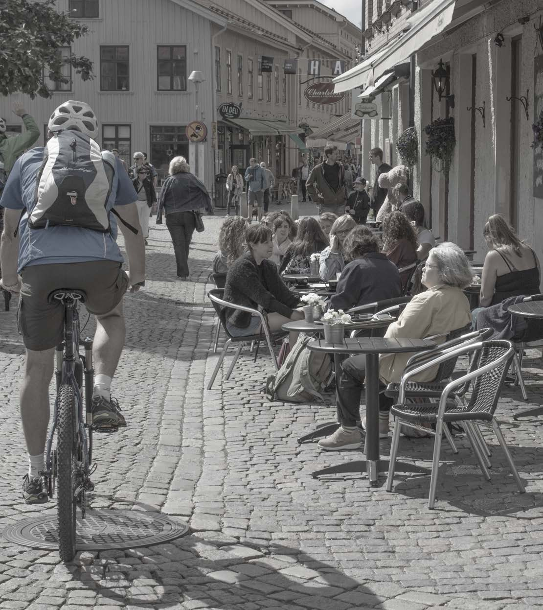 Hur trevligt och tryggt det är att gå i stadsmiljön byggs i sin tur upp av kvaliteterna trygghet, tillgång till park och förekomsten av blandstad.