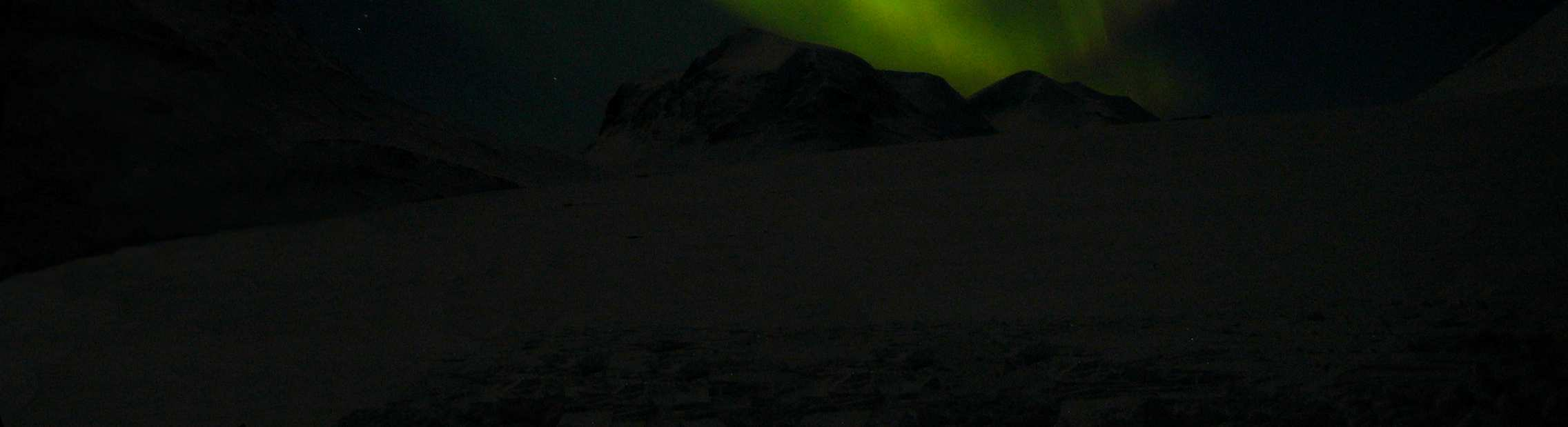 Yoga, vinterfjäll, skidåkning och stor chans för norrsken 9/3 12/3 2017 Häng med oss i vinter på 4 dagar fyllda med yoga, nypistade längdåknings spår, välsmakande måltider med produkter från lokala