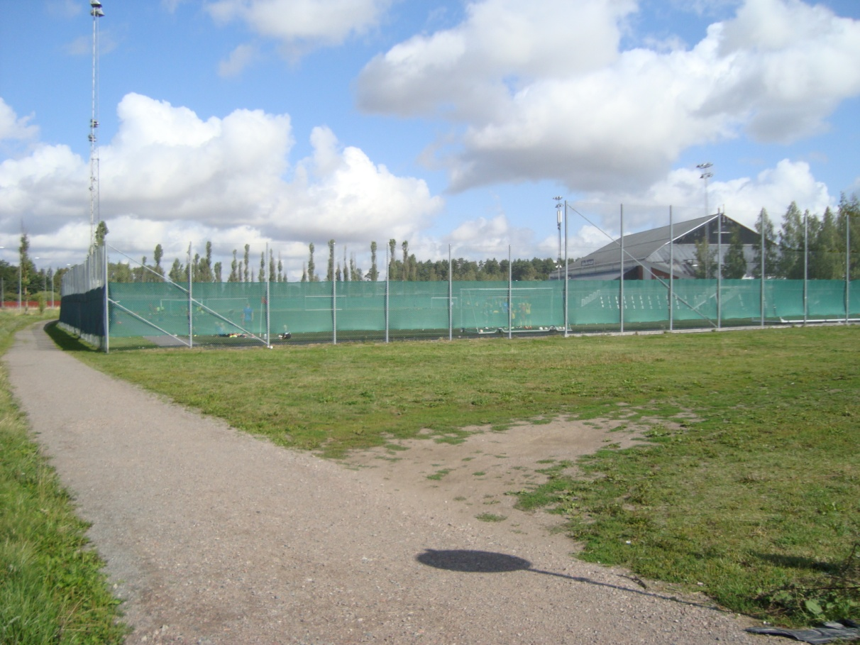 . Verksamhetsbeskrivning Lötens fotbollscentrum är idag en fotbollsanläggning med en fotbollshall för 7 manna-spel, en konstgräsplan och ett flertal naturgräsplaner, 11-, 7- och 5-manna.