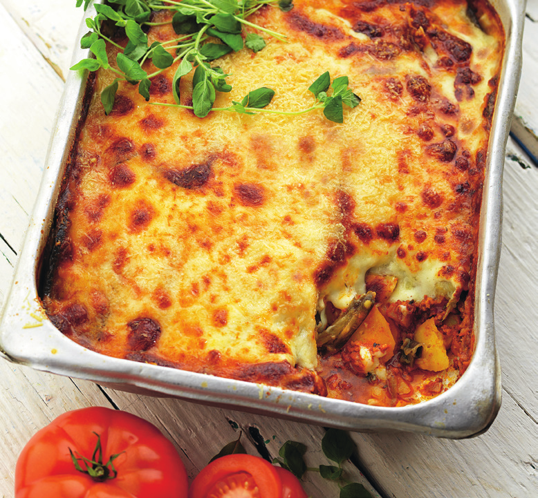 Recept 3 1,5 timmar Moussaka Bra att ha hemma: salt, svartpeppar, olivolja, smör, spiskummin, paprikapulver, torkad timjan, tomatpuré, torkad oregano, chiliflakes, vetemjöl och mjölk Potatis, skalad