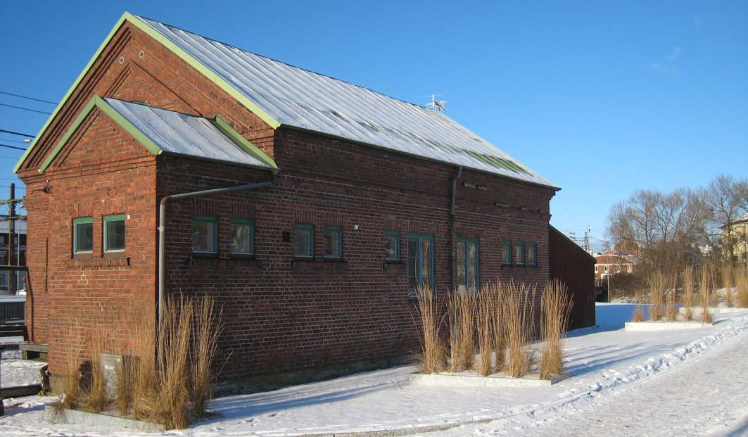 Kulturmiljö Halland. Den byggnad inom planområdet som tillhör järnvägens historiska miljö är den mindre tegelbyggnaden, kallad Stationsmästaren.