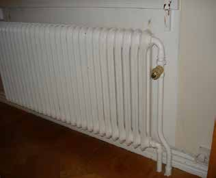 Den nu vanligaste radiatortypen i Sverige är panelradiatorn, i princip en bakre och en främre plåt, vilka försetts med lämpliga korrugeringar och därefter svetsas ihop längs kanterna.