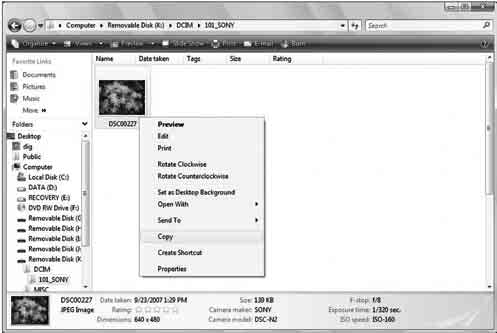 Steg 2: Kopiering av bilder till datorn För Windows I det här avsnittet beskrivs hur man kopierar bilder till en mapp i Documents (för Windows XP: My Documents ) som exempel.