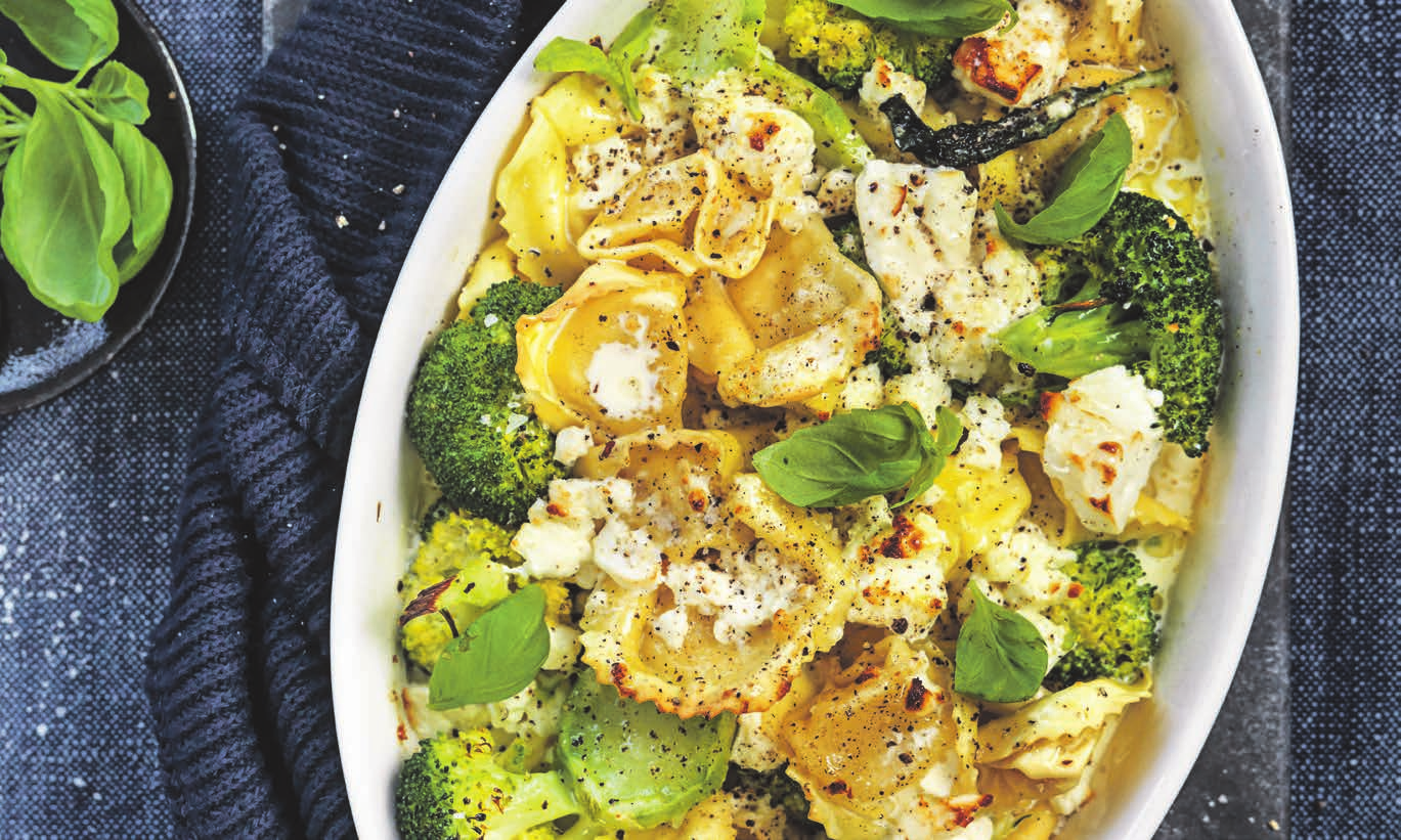 RECEPT 2 30 min 449 kcal/port Fett 30 g Kolhydrater 28 g Protein 18 g Pastagratäng med broccoli och fetaost Krämig pastagratäng med grädde och fetaost.