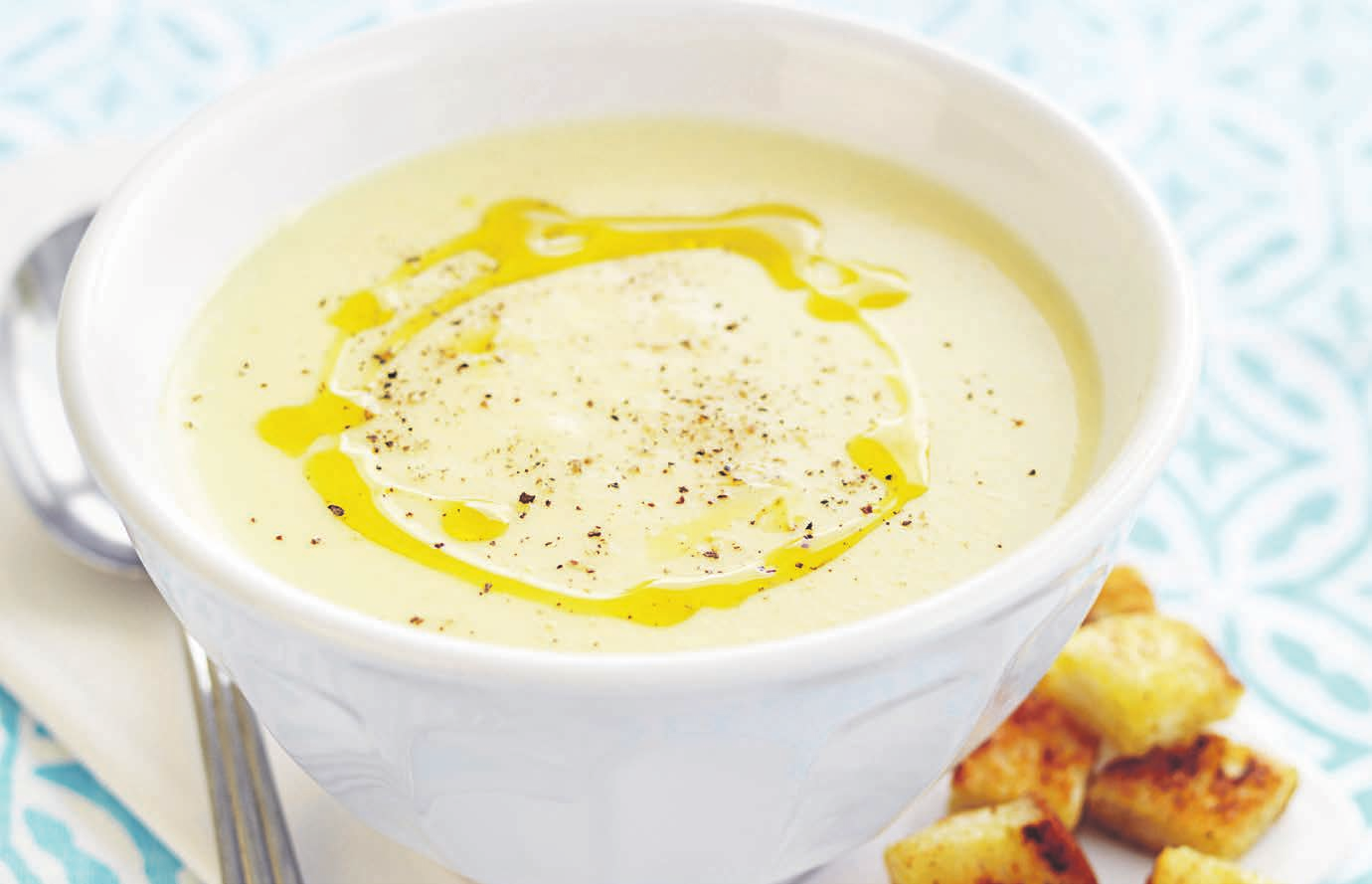 RECEPT 4 25 min 381 kcal/port Fett 31% Kolhydrater 48% Protein 21% Krämig rotfruktsoppa Mustig soppa med rotfrukter och skinka.