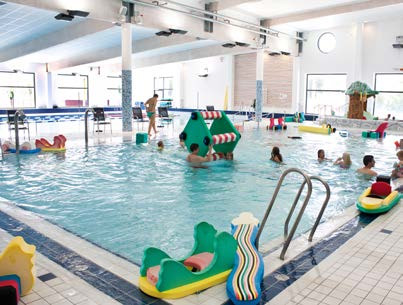 Bada och lek på Lågedammsbadet Speciella erbjudanden Stora badleksaken finns i vattnet måndag-fredag 10.00-16.00. Öppettider sportlovet: Mån-ons och fre 10.00-19.30 Tor 10.00-21.30 (efter 18.