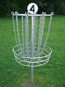 Frisbeegolf med Karnas Disc Klubb Prova frisbeegolf i Karnas backe. Du får lära dig kastteknik och regler, och sedan går vi några hål.