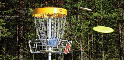 Frisbeegolf Frisbeegolf är en underhållande fritidssysselsättning och idrottsform som passar alla oberoende av ålder, kön eller talang. Tanken med frisbeegolf är den samma som med traditionell golf.