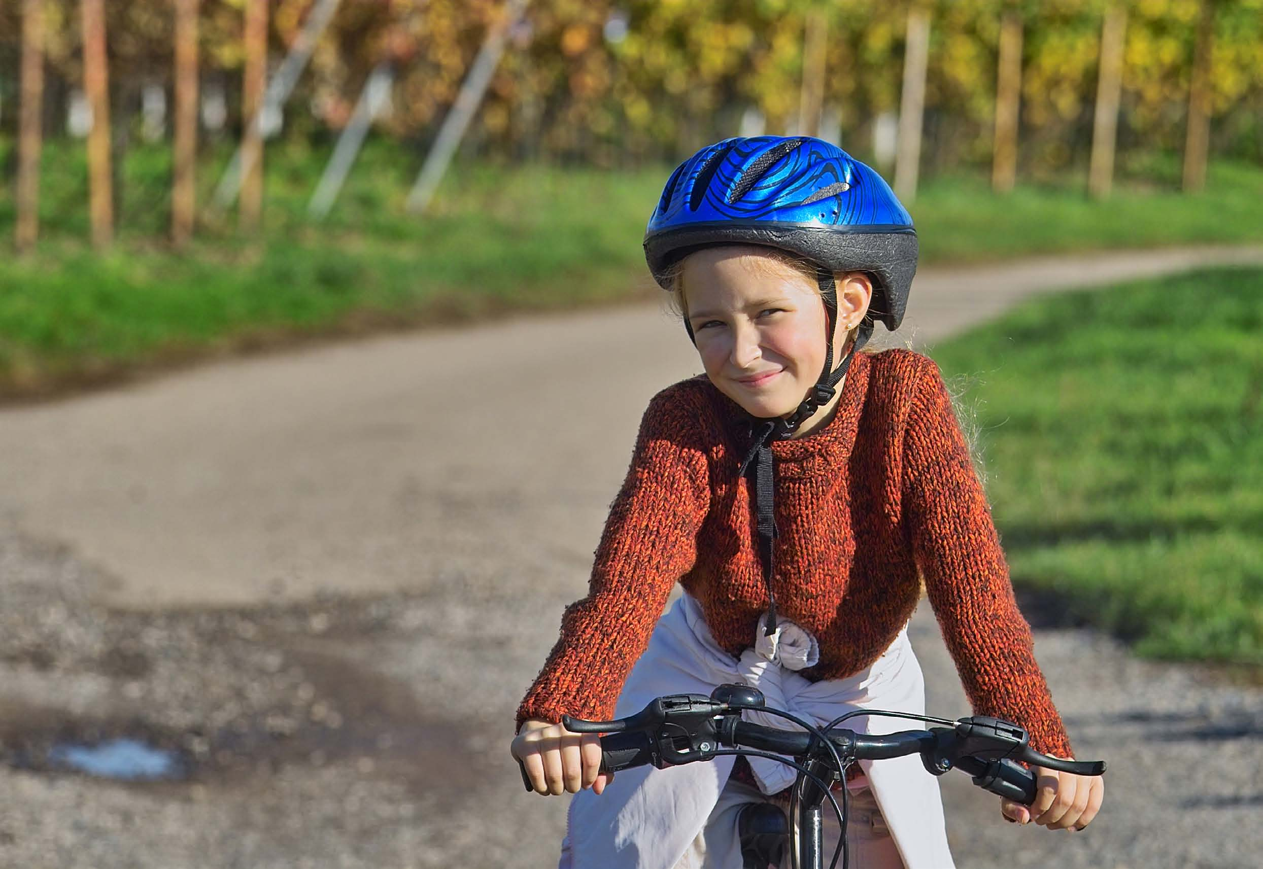 För cykling utanför Skara tätort kan cykling göras mer attraktivt om korsningar och överfarter upplevs säkra och om det finns god belysning.