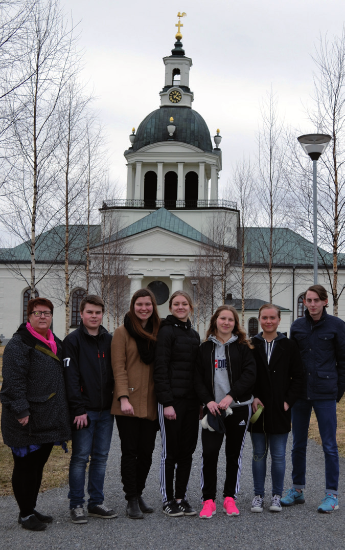 Växa 3 Åtta unga ledare ska till Auschwitz Åtta ungdomar i åldrarna 17-18 år som går en ledarskapsutbildning Skellefteå landsförsamling reser till Auschwitz och Birkenau 2 en vecka i slutet av maj.