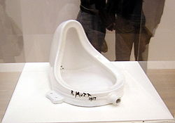 DADAISM Dadaisterna skapade anti-konst, som när Marcel Duchamp ställde ut föremål som redan