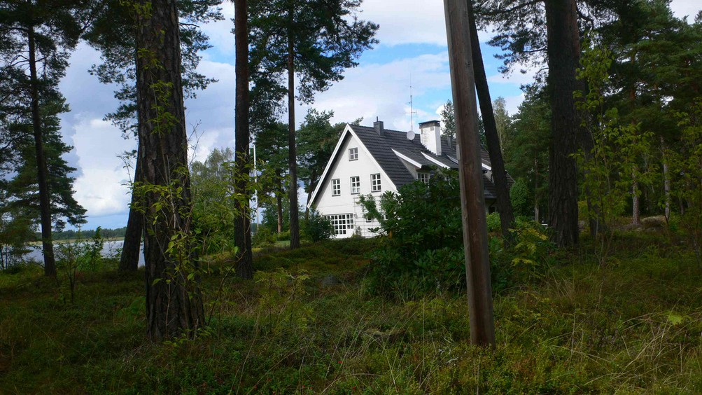 som anpassats till landskapet, med låga byggnadsvolymer samt fasader av naturmaterial som trä och sten. 2011 fastställdes en fördjupad översiktsplan över Tye/Bärstad/Gråberg.