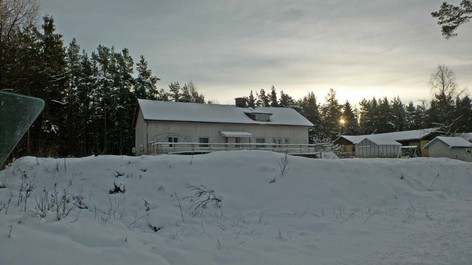 Hammarös första nykterhetsmöte hölls 1895 i Hovlanda missionshus men redan två år därefter tog IOGT-logen 'Hammarö Fäste' ett eget ordenshus i Hallersrud i besitttning.