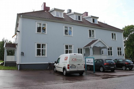Rögrindsvägen 1 Badhusgatan 10 - Ängvillan Källor: -2013. Mattias Libeck.