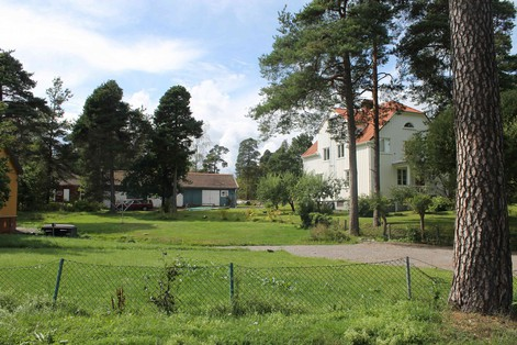 Slöjd- och gymnastikhuset Realskolan Fd. Rektorsbostaden hus nr 328 (t.v) samt fd. lärarbostad hus nr 320 (t.h) Källor - www.hammaroshistoria.se (2015-03-18) -1960.