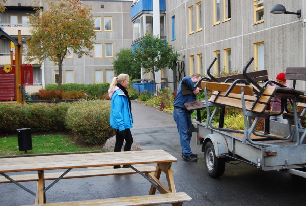 Bilder frän hostfixärdägen Här planteras lökar, som förhoppningsvis ska komma upp till våren. Hoststädningsdäg Lördagen den 5 oktober hade vi höststädning I BRF Rubinen.