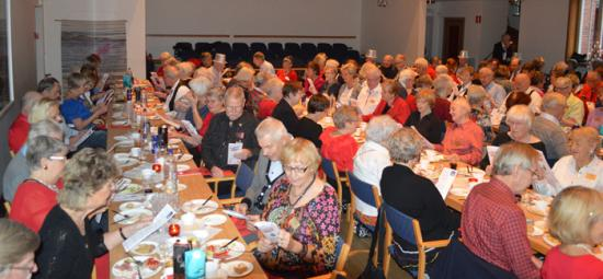 Husq Julfest 2013-12-16 Husqus Anonymus kom lite sent till årets julfest på grund av färdtjästen som numera måste anlitas varför i all världen måste man hamna i avkroken Skärholmen när man skall till