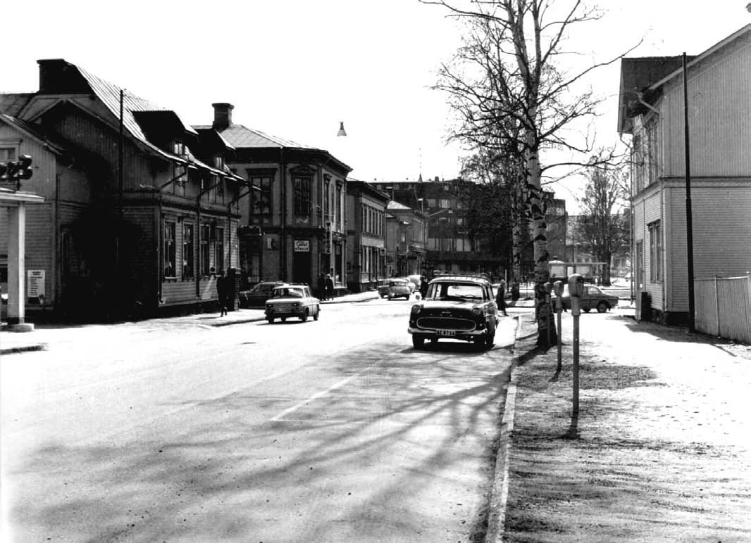 24 Köpman Emil Wiberg 1904-12-12? Wibergs Bosättn.- & Ekiperingsaffär, Emil Skolgatan 56 Tel.